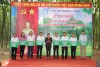 Lãnh đạo tỉnh Bình Phước trao bảng tượng trưng giao chỉ tiêu trồng cây xanh cho các đơn vị tại Lế phát động "Trồng cây đời đời nhớ ơn Bác Hồ" cấp tỉnh